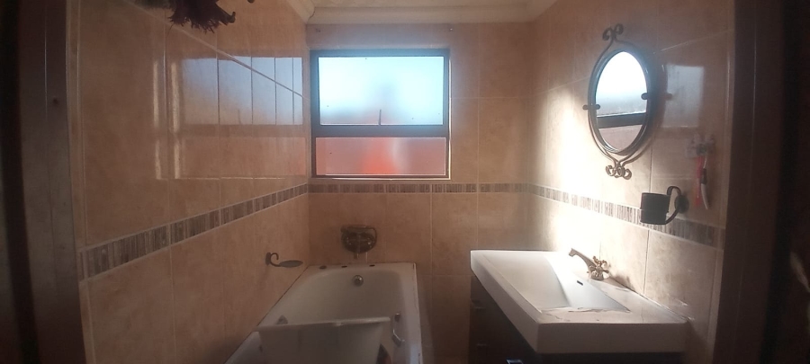 To Let 4 Bedroom Property for Rent in J B Mafora Free State